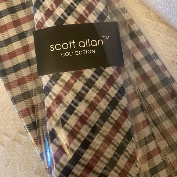 Scott Allen Tie & Pocket Square - Picture 5 of 5